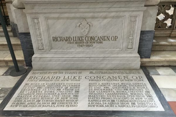 The altar inside the Church of San Domenico Maggiore.