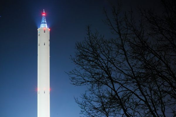 Drop Tower at night.