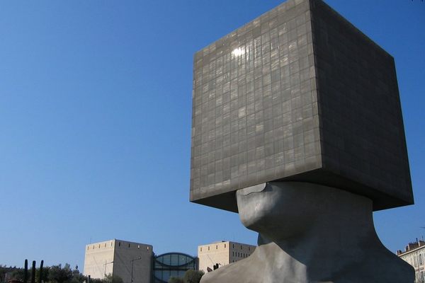 La Tete Carrée Library